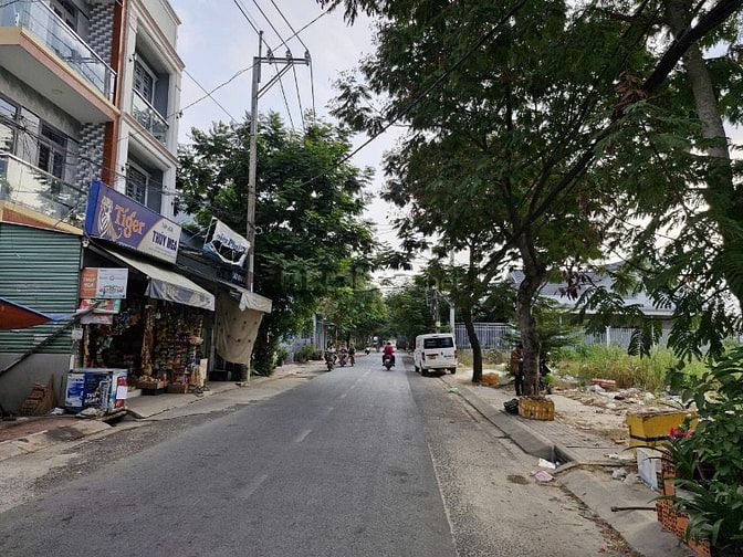 Bán 13,365m2 mặt tiền, gần Phan Văn Hớn