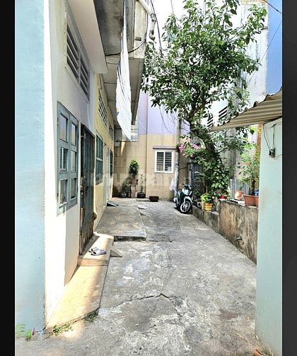 Bán nhà mặt tiền thụt 418/2 Nguyễn Tri Phương P4 Q10 dt 10,5x11m.