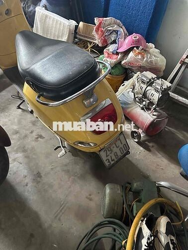Piaggio Vespa màu Vàng