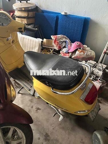 Piaggio Vespa màu Vàng