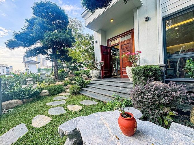  Bán biệt thự Vinhomes Central Park, 309m², căn góc, có hầm, sân vườn