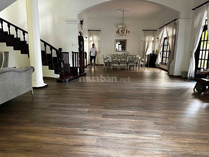 Cho thuê biệt thự Thảo Điền 800m², 2 tầng, 5PN, hồ bơi riêng, $5500/th
