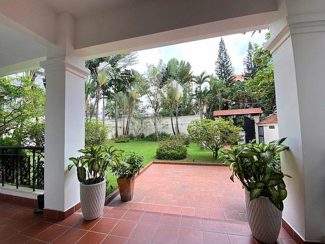 Cho thuê biệt thự Thảo Điền 800m², 2 tầng, 5PN, hồ bơi riêng, $5500/th