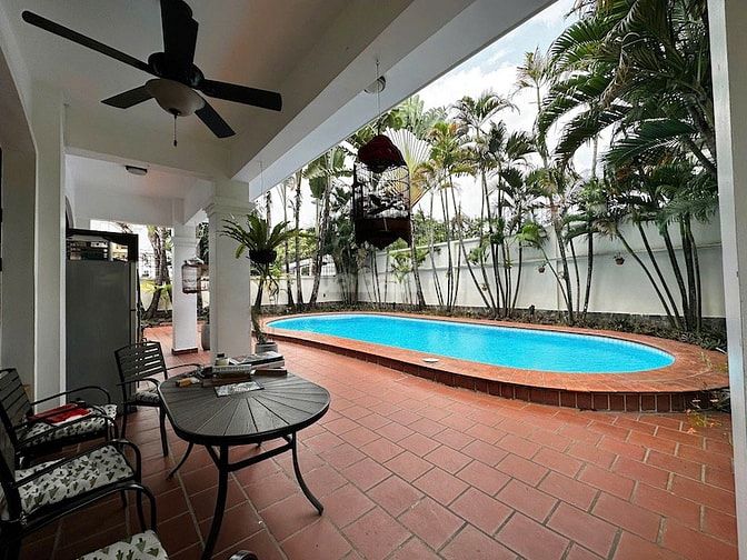 Cho thuê biệt thự Thảo Điền 800m², 2 tầng, 5PN, hồ bơi riêng, $5500/th