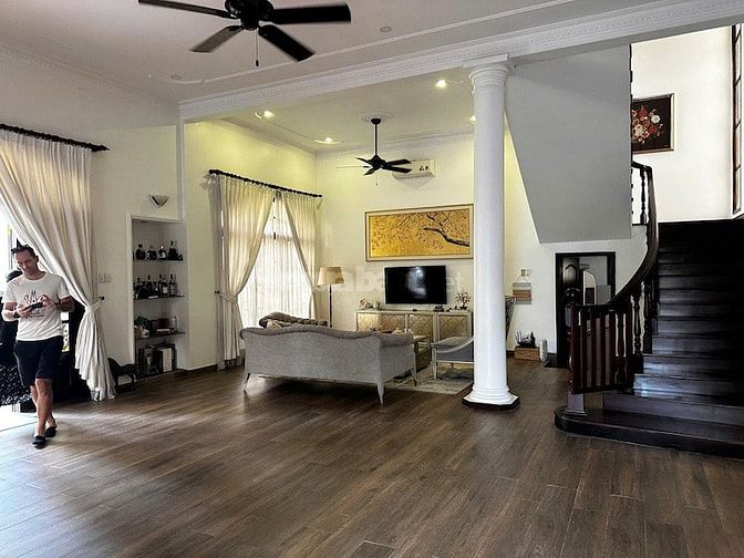 Cho thuê biệt thự Thảo Điền 800m², 2 tầng, 5PN, hồ bơi riêng, $5500/th