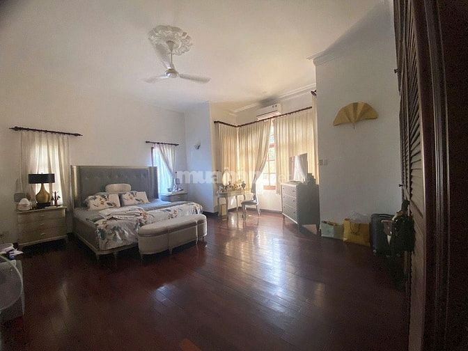 Cho thuê biệt thự Thảo Điền 800m², 2 tầng, 5PN, hồ bơi riêng, $5500/th