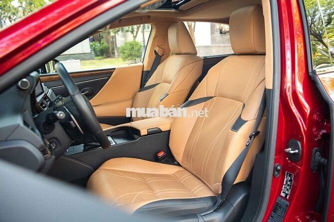 Lexus ES250 2024 Đỏ siêu lướt 20.000 km
