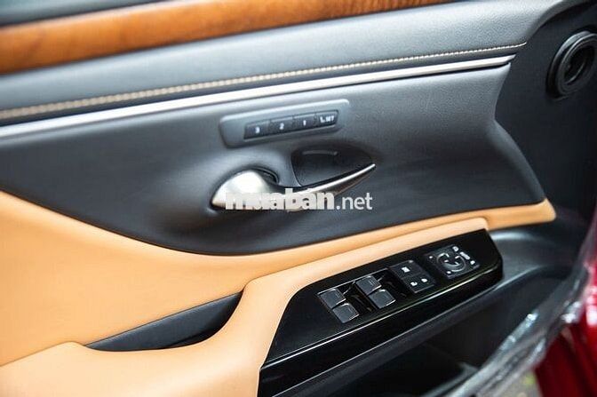 Lexus ES250 2024 Đỏ siêu lướt 20.000 km