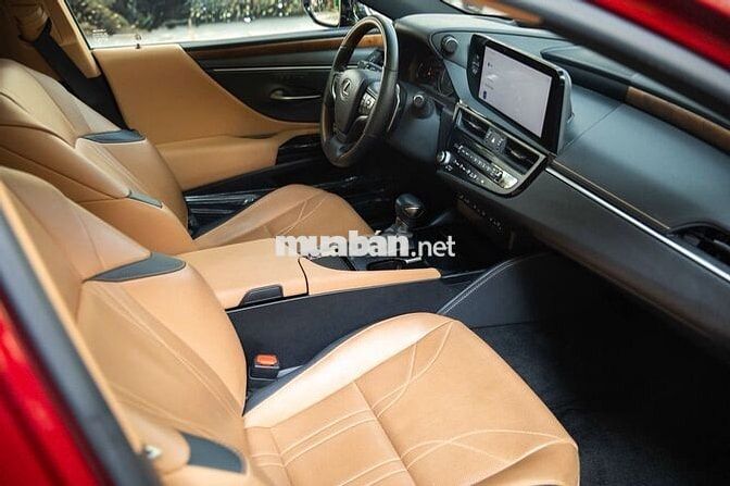 Lexus ES250 2024 Đỏ siêu lướt 20.000 km