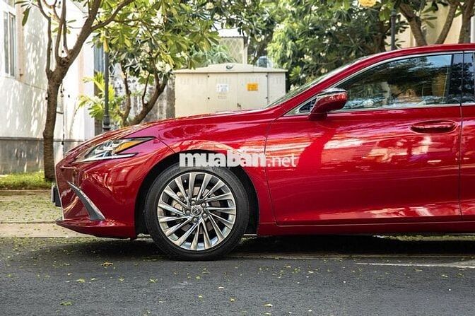 Lexus ES250 2024 Đỏ siêu lướt 20.000 km