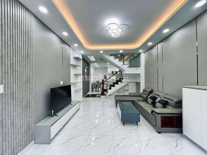 Nhà đẹp giá rẻ 2 tỷ 890 39 m2 ở Thích Quảng Đức , Đức Nhuận 1T2L 4PN 