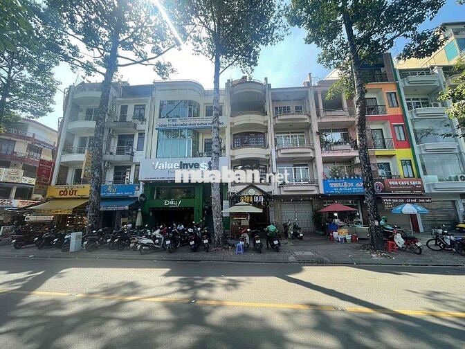 Sang nhượng nhà nguyên căn quận 1