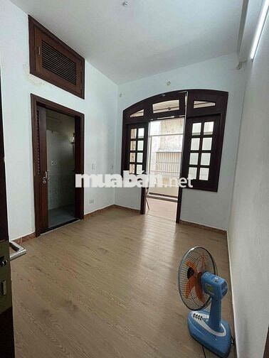 Sang nhượng nhà nguyên căn quận 1