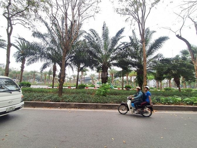 Mặt Phố Ngô Gia Tự - Long biên – 72 M2 – 2 Tầng – MT 6 M – Giá 20.1 Tỷ