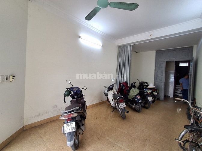 Mặt Phố Ngô Gia Tự - Long biên – 72 M2 – 2 Tầng – MT 6 M – Giá 20.1 Tỷ