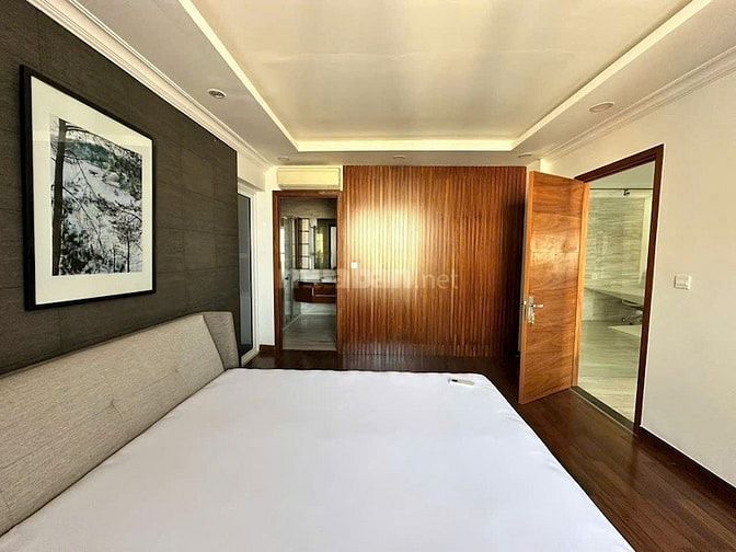 Cho thuê căn Penthouse Tropic Garden Thảo Điền, 4PN, 370m2, sân vườn