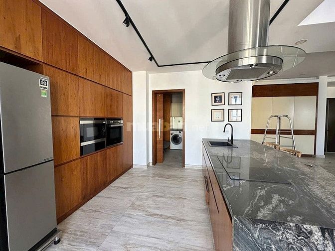 Cho thuê căn Penthouse Tropic Garden Thảo Điền, 4PN, 370m2, sân vườn