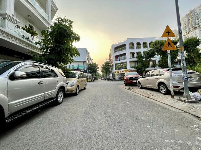 BÁN NHANH BIỆT THỰ VĂN KHÊ, 182M2 x 3 TẦNG, LÔ GÓC, MT 14M, 49.7 TỶ