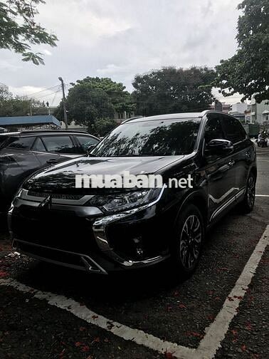 Mitsubishi Outlander 2.0 CVT Đen 32.000km