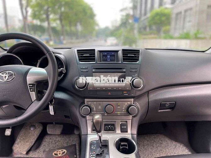 Toyota Highlander SE 2010 Trắng 12 vạn km