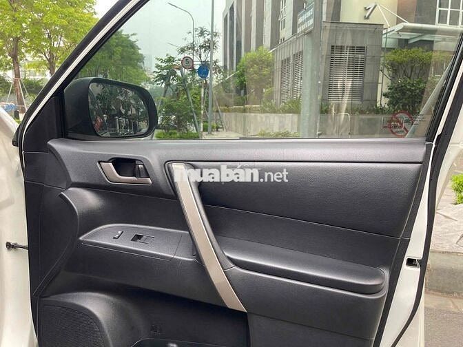 Toyota Highlander SE 2010 Trắng 12 vạn km