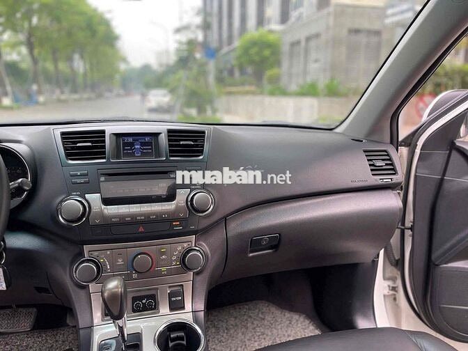 Toyota Highlander SE 2010 Trắng 12 vạn km