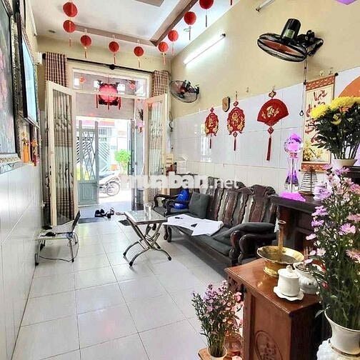 Bán nhà cách 3 căn ra mt xe hơi Tôn Thất Thuyết,,Bến vân đồn,.