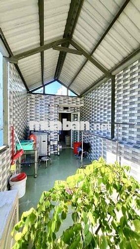 Bán nhà cách 3 căn ra mt xe hơi Tôn Thất Thuyết,,Bến vân đồn,.
