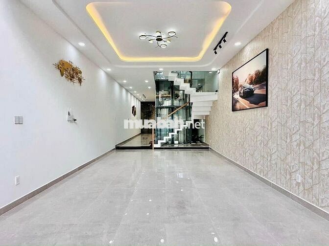 Cho thuê nhà MT 9A Hoa Sứ, P.2, Q. Phú Nhuận đối diện siêu thị