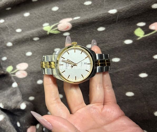Đồng hồ TISSOT PR100 máy chạy pin.