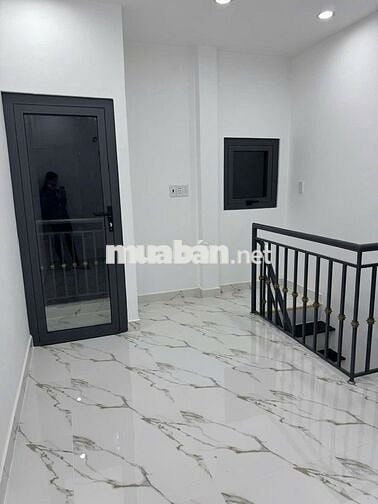 NHÀ ĐẸP Q4- HẺM 4m- 2 TẦNG- 18m2- SỔ RIÊNG- 2 TỶ NHỈNH 