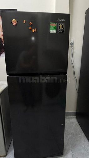 Tủ lạnh Aqua invester hai cửa màu đen 