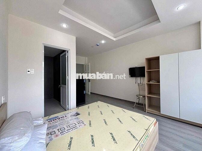 Khai Trương Căn Hộ Ban công và cửa sổ , Phạm Hùng F4 Q8 sát Aeon Mall