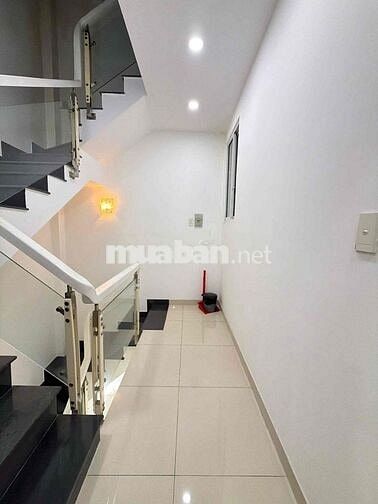 Lâu mới có một căn, khu Phan Xích Long, giá tốt