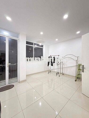 Lâu mới có một căn, khu Phan Xích Long, giá tốt