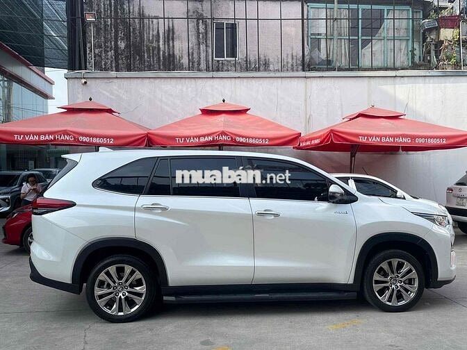 Toyota Innova Cross Hybrid Trắng 38.755km