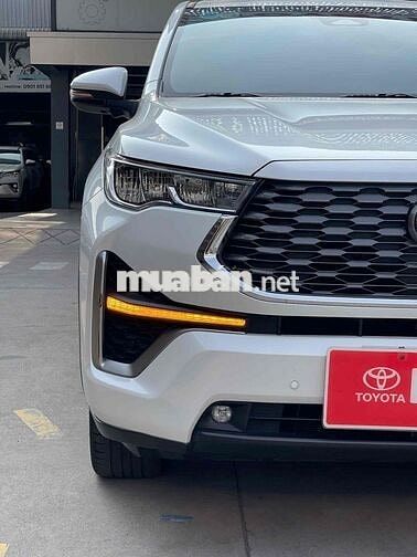 Toyota Innova Cross Hybrid Trắng 38.755km