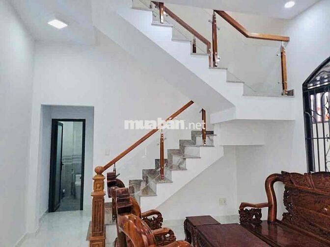 BÁN NHÀ 2 tầng. 125m2(5.5 x25). phan văn hớn. tân thoiw nhất. quận 12
