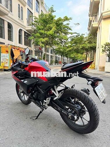 Honda CBR150R ĐKLĐ 5/2025 chính chủ biển 15
