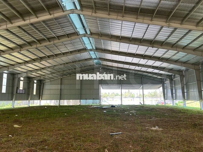 Kho xưởng 1.800 m² có PCCC tự động và điện 3 pha, lộ Container
