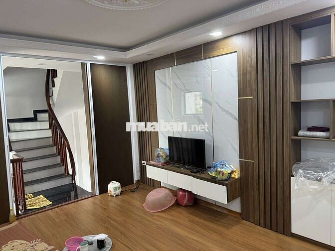 Nhà 4T + lửng/tum thang x 40m2 mới đẹp