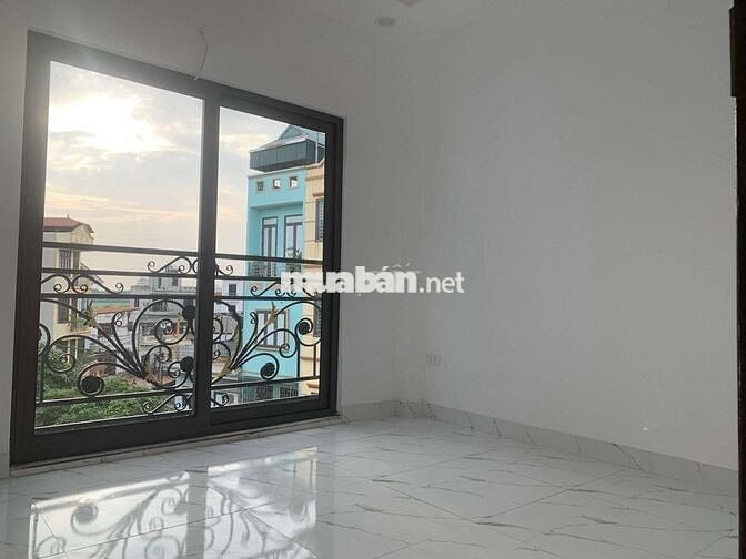 Nhà 4T + lửng/tum thang x 40m2 mới đẹp