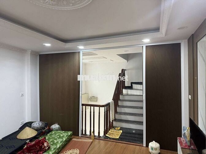 Nhà 4T + lửng/tum thang x 40m2 mới đẹp