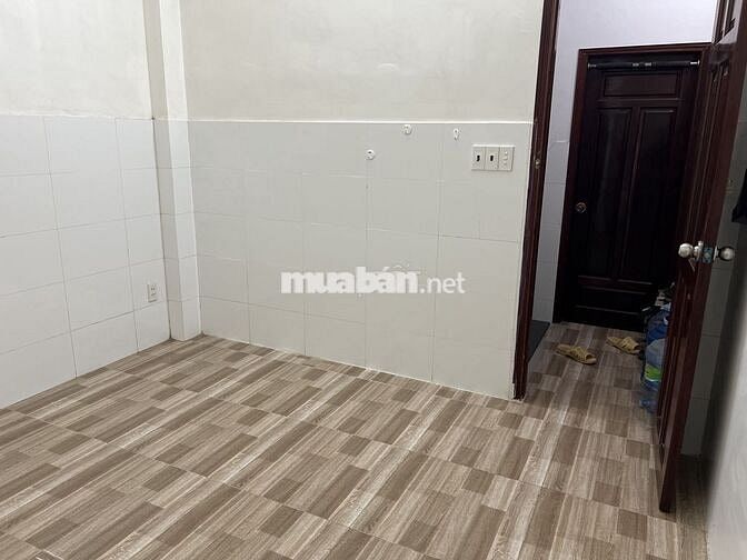 Giảm giá trong tháng 5, phòng máy lạnh sạch đẹp, giáp Q10
