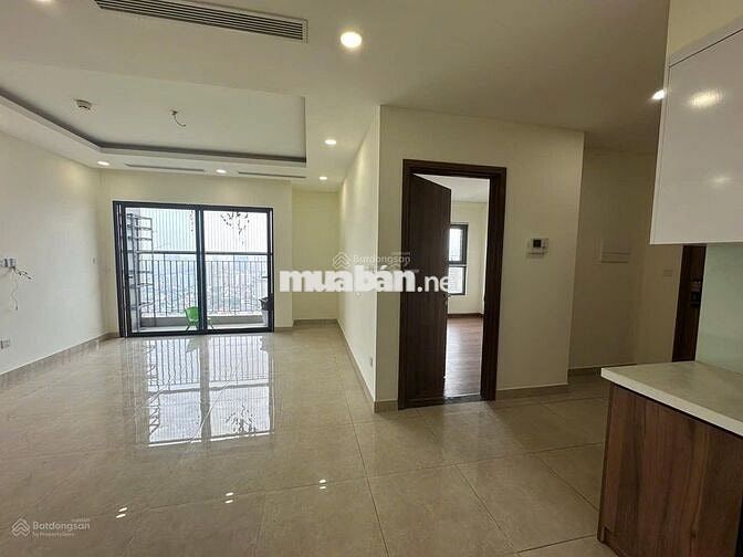 Bán căn tầng trung vip Golden Park 3N rất mát, ban công đông nam