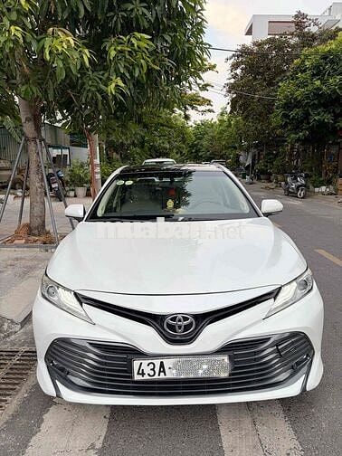 Toyota Camry 2.5Q màu Trắng