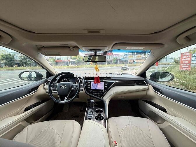 Toyota Camry 2.5Q màu Trắng