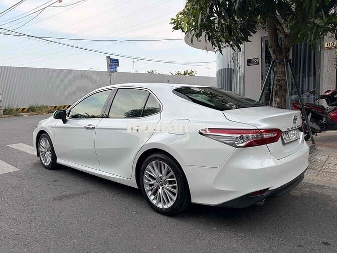 Toyota Camry 2.5Q màu Trắng