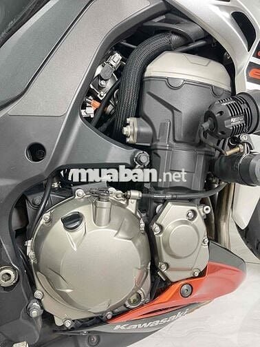 Kawasaki Z1000 Đen, Cam, Bạc