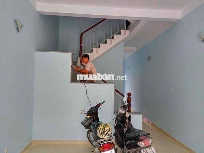 Cho thuê nhà 3 lầu sân thượng đường trước nhà 10m ngay Phạm Văn Đồng